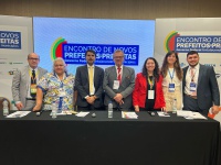 Encontro de prefeitos promove troca de experiências entre gestores de municípios de fronteiras