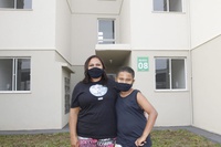 Mais de 200 famílias de baixa renda de Aparecida de Goiânia (GO) recebem as chaves da casa própria