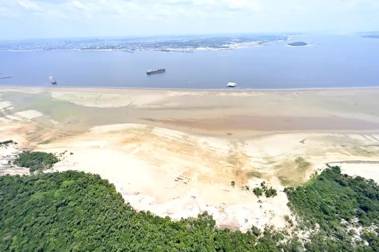 04-10-2023-sobrevoo-e-visita-a-comunidade-de-catalo-atingida-pela-estiagem-em-manaus_53234504960_o.jpeg