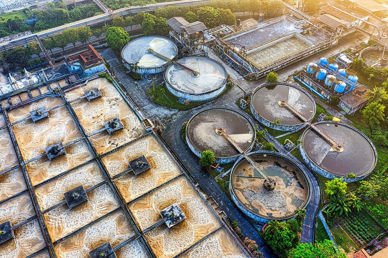 water-treatment-plant-7382931_1280.jpg