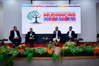 Ministro Waldez Góes discute a urgência de ações para o enfrentamento das mudanças climáticas e eventos extremos