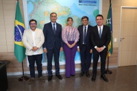 Ministro Waldez Góes discute integração terrestre entre o Amapá e o Pará com prefeita de Almeirim (PA)