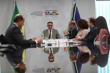 Ministro se reúne com representantes da Coordenação da Articulação em Defesa da Política das Águas