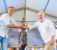 Waldez Góes participa de entrega de mil moradias em Macapá (AP)