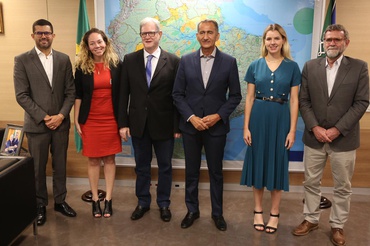 Ministro recebe a deputada federal Luísa Canziani