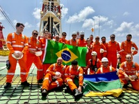 Waldez Góes ressalta potencial da Margem Equatorial durante visita a navio-sonda da Petrobras