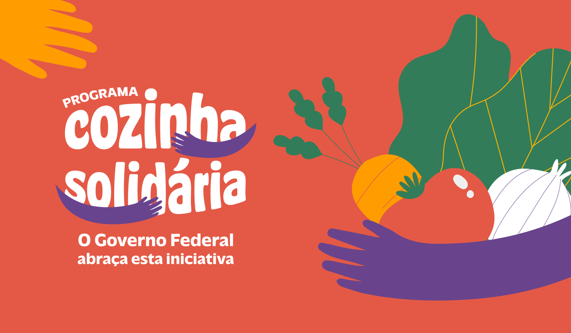 "Banner do Programa Cozinha Solidária com fundo laranja. À esquerda, o texto ‘Programa Cozinha Solidária – O Governo Federal abraça esta iniciativa’, ilustrado com braços roxos em formato de abraço. À direita, ilustrações de legumes e verduras, como tomate, cenoura, cebola e folhas verdes, também envoltos por braços roxos."