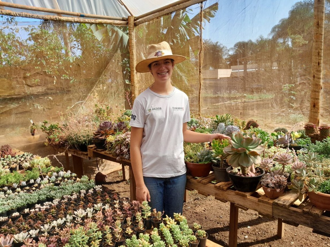 Mulher em uma estufa