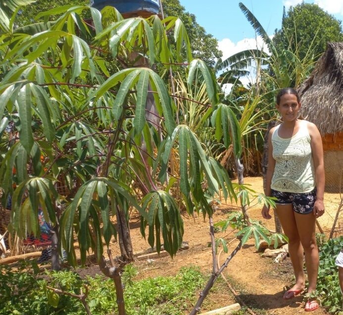 Mulher em residência rural
