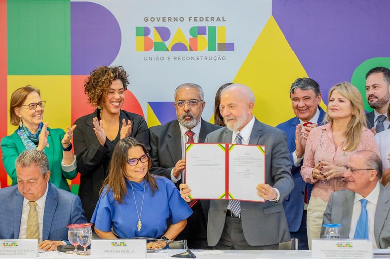 Presidente Lula envia ao Congresso proposta que institui a Política Nacional de Cuidados