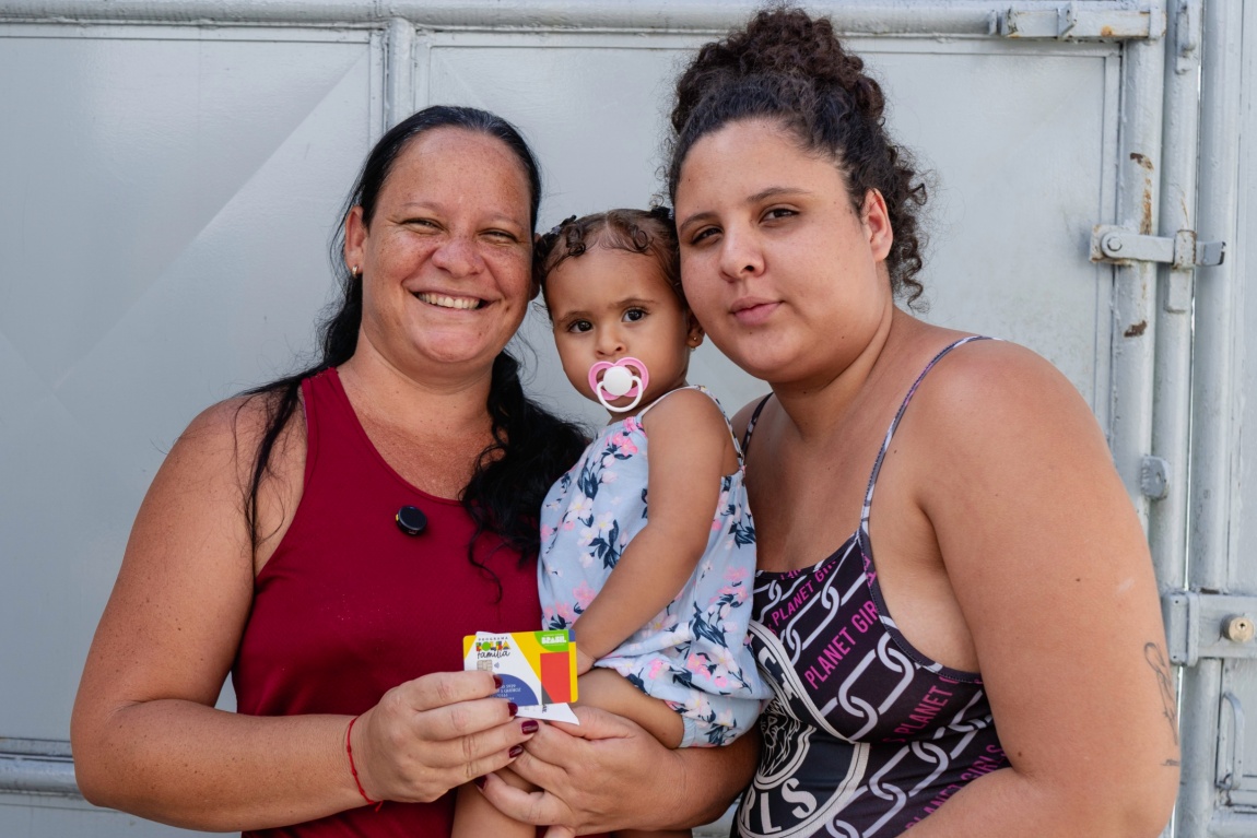 Mães solo e donas de casa celebram chegada do Gás do Povo em Salvador