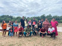 Agricultores da Terra Indígena Alto Rio Purus, no Acre, recebem cartões do PAA habilitados para uso