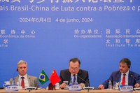 Primeiro dia de agenda na China tem seminário e encontro com Dilma Rousseff