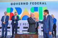 Bolsa Família amplia alcance em 2024 sem gastar mais que no ano anterior