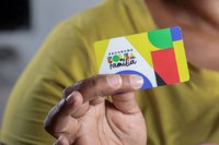 Bolsa Família reduz casos e mortes por aids de mulheres em vulnerabilidade