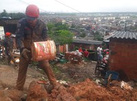 Cidadania antecipa calendário de pagamento do BPC para atingidos pelas chuvas em Guarujá (SP)