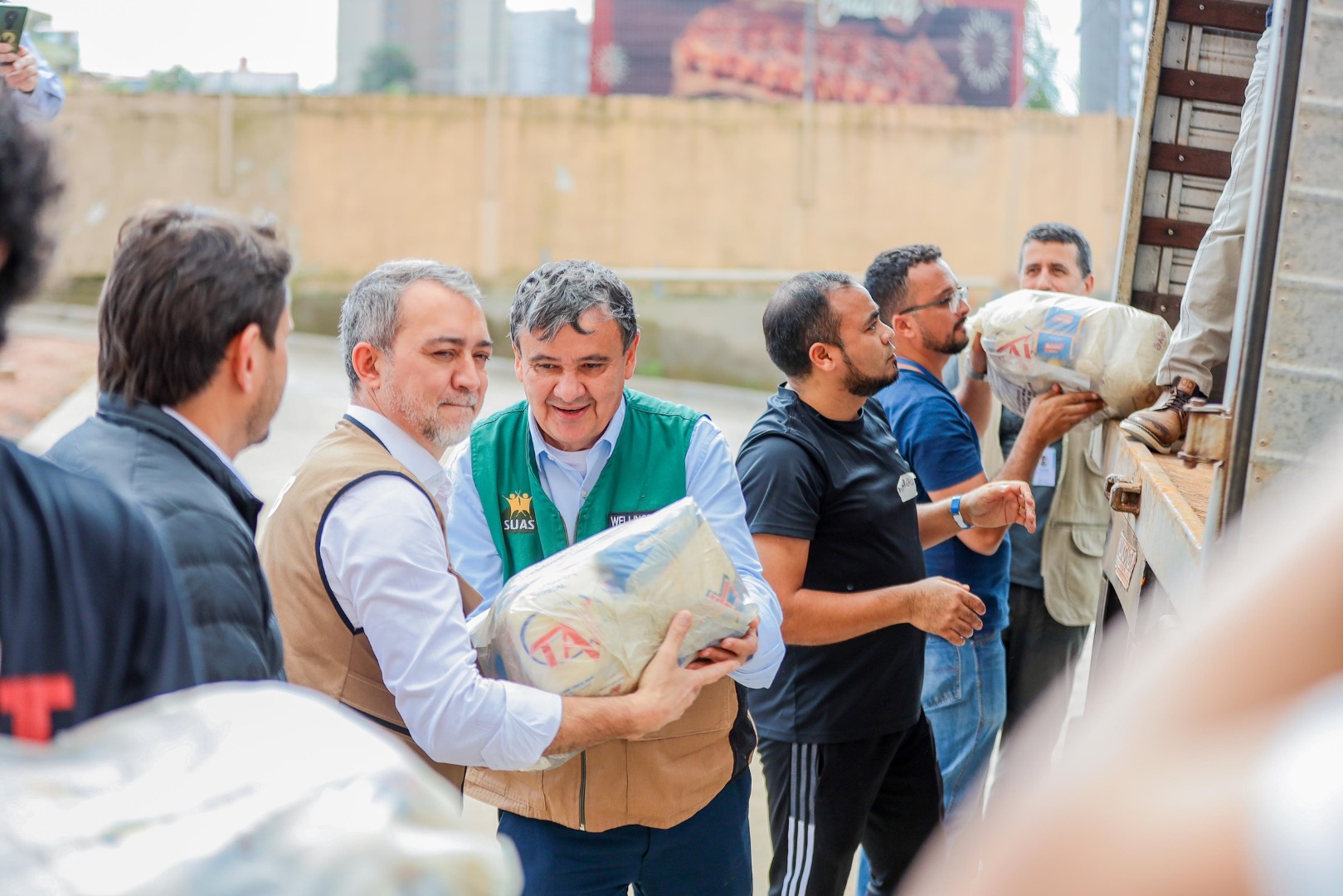 Ministro do Desenvolvimento e Assistência Social, Família e Combate à Fome, Wellington Dias, visitou cozinhas solidárias em Porto Alegre, nesta quinta-feira (9.05). MDS destinou R$ 8,4 milhões para a compra de 52 mil cestas, que já estão sendo entregues
