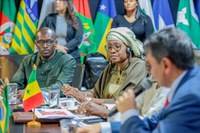 Comunidades senegalesas consideram o papel da mulher fundamental para a manutenção do núcleo familiar