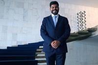 De beneficiário do Bolsa Família a diplomata: história de superação mostra força das políticas sociais