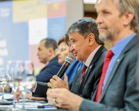 Em encontro com lideranças municipais de Santa Catarina, Wellington Dias destaca investimentos de R$ 11,4 bilhões em programas sociais no estado