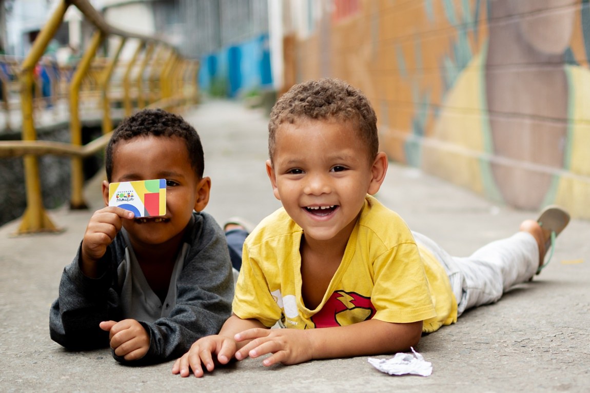 Benefício começa a ser pago nesta segunda-feira (17.02) e segue até o dia 28. Valor médio por família é de R$ 671,81. Investimento do Governo Federal no programa é de R$ 13,81 bilhões neste mês