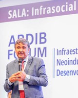 Em Fórum da ABDIB, ministro apresenta visão integrada entre políticas sociais e geração de renda