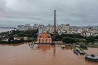 Equipes especializadas em lidar com desastres atendem população no Rio Grande do Sul