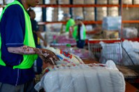 Combate às fake news: doações da sociedade ao RS não estão sendo entregues com marcas do governo