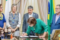 Governo de Pernambuco e prefeitura de Recife aderem ao Programa Acredita