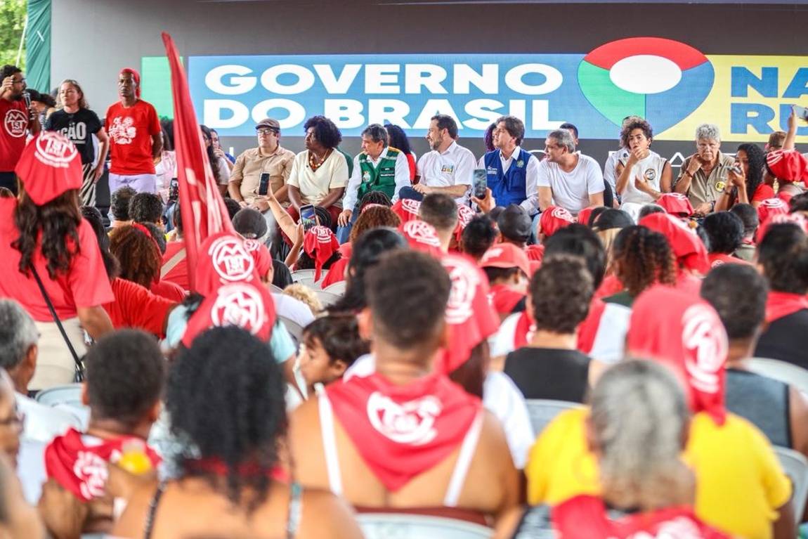 Décima edição é realizada nesta sexta-feira (20.03) no PAC de Manguinhos, na zona norte da capital fluminense, com atendimentos nas áreas de saúde, assistência social, cidadania e inclusão produtiva. Ministro Wellington Dias participa da ação e destaca iniciativa como instrumento de acesso a direitos