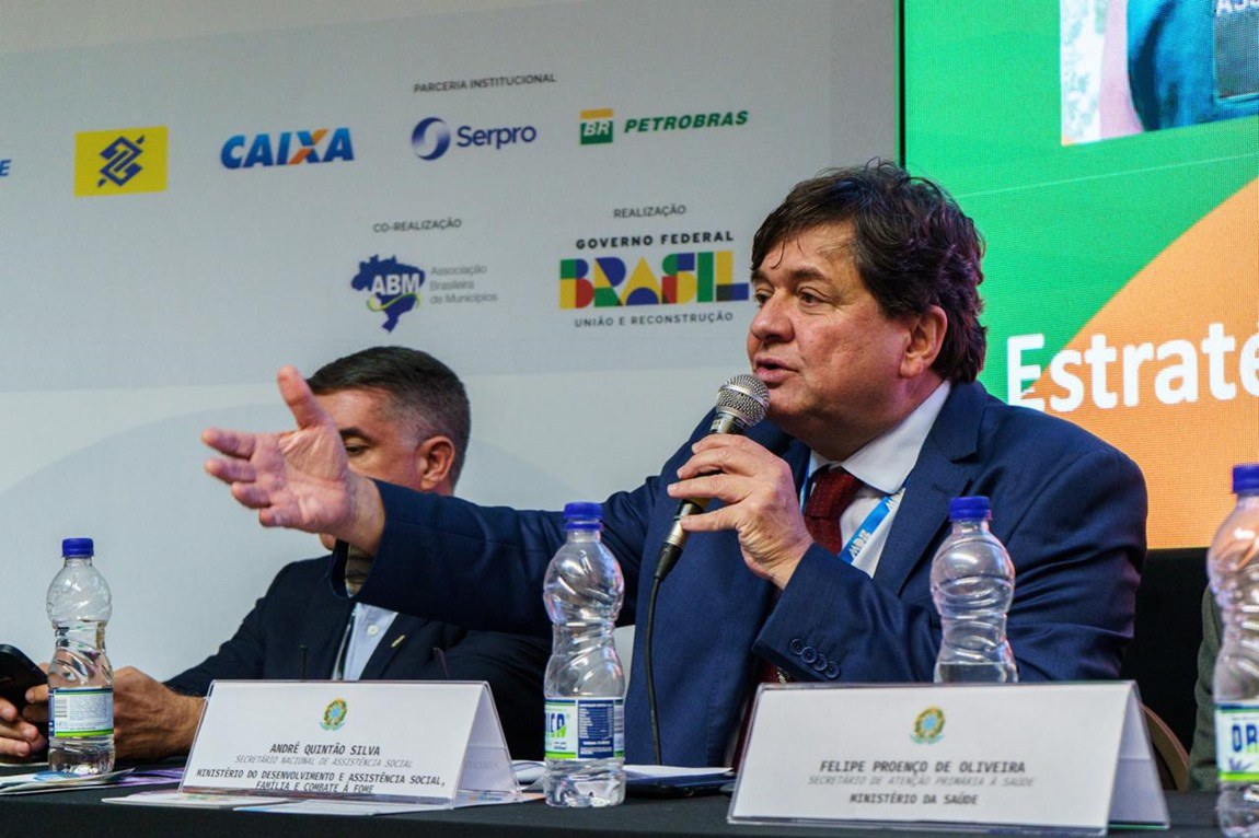 Secretário André Quintão destaca atuação do MDS e parceria com municípios para atender a população atingida