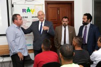 Governo federal estreita relação com comunidades que acolhem dependentes químicos