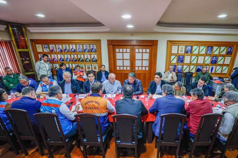 Presidente da República, Luiz Inácio Lula da Silva, durante Reunião ampliada com o Governador do Rio Grande do Sul, Eduardo Leite, no 3o Regimento de Cavalaria de Guarda - Regimento Osório, Porto Alegre - RS.Foto: Ricardo Stuckert / PR