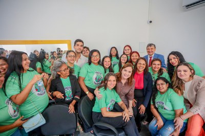 Wellington Dias visitou o salão solidário construído pelo Instituto, onde 144 alunos foram capacitados em cursos de cabeleireiro, manicure e barbeiro. (Foto: Roberta Aline / MDS) 