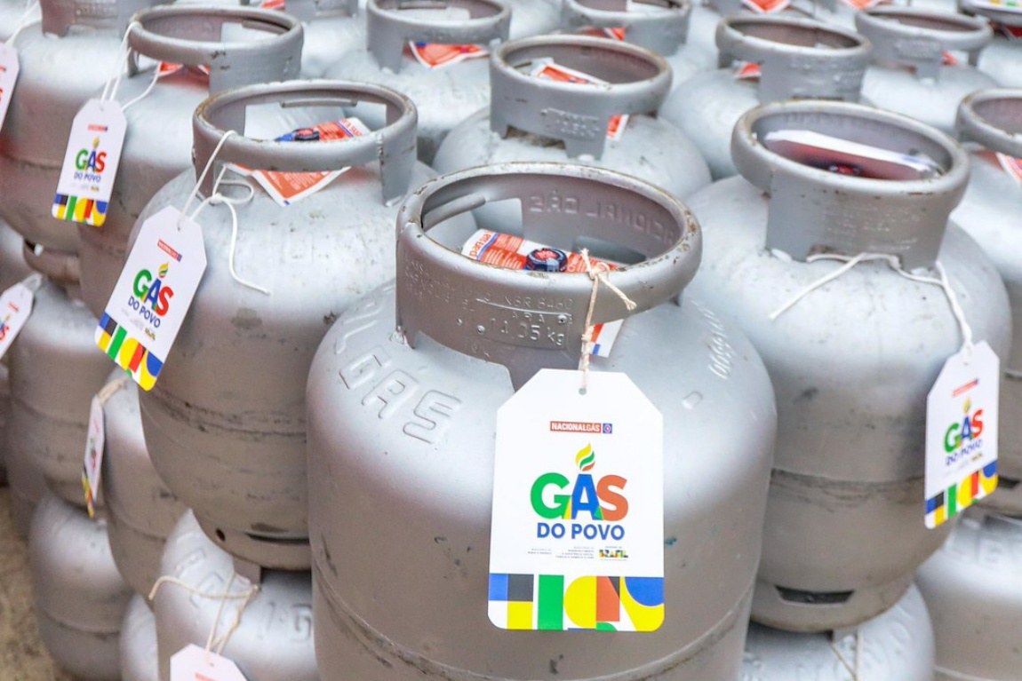 Nesta etapa do programa, todas as famílias que recebiam o Auxílio Gás dos Brasileiros passam a ter direito ao vale para recarga gratuita do botijão nas revendas credenciadas