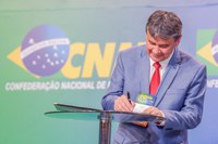 Wellington Dias assina portaria que destina R$ 400 milhões para fortalecer o SUAS nos municípios