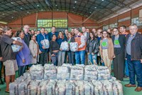 MDS inicia entrega de cestas de alimentos a mais de 10 mil desabrigados e desalojados pelas enchentes no Rio Grande do Sul