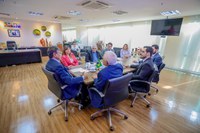 Ministro recebe prefeita de Esperantina (PI) para discutir projetos de habitação