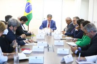 Ministro Wellington Dias convoca representantes do governo para ampliar a qualificação profissional e a oferta de empregos