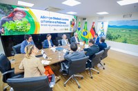 Ministro Wellington Dias e secretário do governo alemão tratam de doação para o Programa Acredita