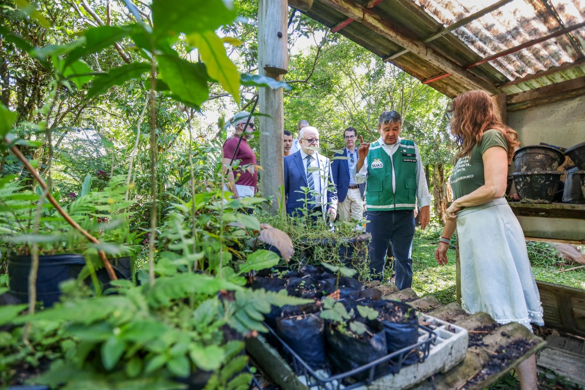 Titular do MDS conheceu projetos desenvolvidos em parceria com a UFSC, membro da Aliança Global contra a Fome e a Pobreza, no Sítio Florbela e na Fazenda Ressacada