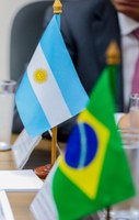 Ministros do desenvolvimento social do Brasil e da Argentina trocam experiências sobre políticas públicas