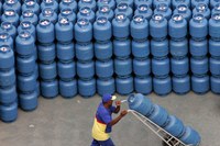 Orçamento do Auxílio Gás cresce 31,5% em 2023 com garantia de 100% do valor do botijão