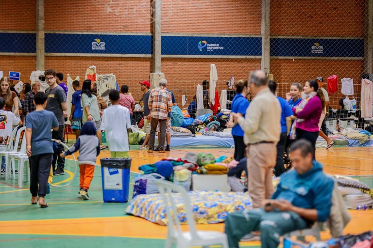 Cerca de 25 mil moradores da capital gaúcha abrigados foram atendidos; ações em parceria com estado e os municípios já reduziram de 80% para 20%, aproximadamente, o número de pessoas alojadas em relação ao momento mais crítico do desastre no Rio Grande do Sul