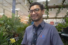 Em Natal, Ivan Olivera é um dos 100 mil contratados por empresa varejista, via acordo com o MDS. Ele conta que Bolsa Família ajudou quando pais estavam desempregados e que, agora, seu salário auxilia na renda em casa