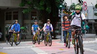 Projeto na periferia de São Paulo garante cidadania e renda por meio de bicicleta