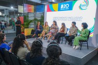 Reorganizar o cuidado é crucial para combater a pobreza e a desigualdade, defende secretária Laís Abramo no G20