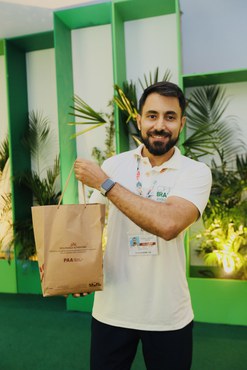 Voluntários da COP30 recebem cestas com produtos da agricultura familiar brasileira Voluntário Breno Gomes. Foto: Jean Leal/MDS