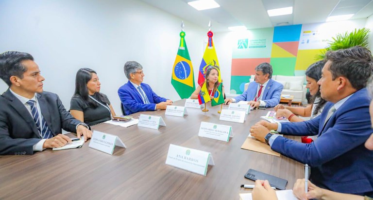 Reunião bilateral do ministro Wellington Dias com Estefanía Enríquez, do Equador  (Foto: André Oliveira - MDS)