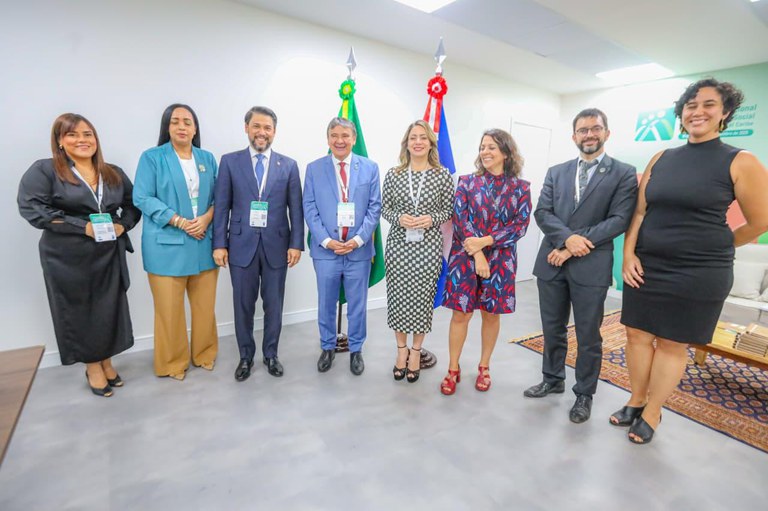 Reunião biltaral do ministro Wellington Dias com diretora Gloria Reyes, da República Dominicana (Foto: André Oliveira - MDS)